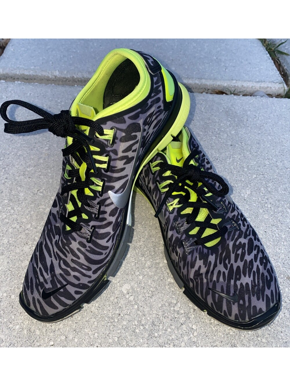 Nike Free TR Connect 2 Women's Sz 6 M Black/Gray Running Shoes 638680-007
